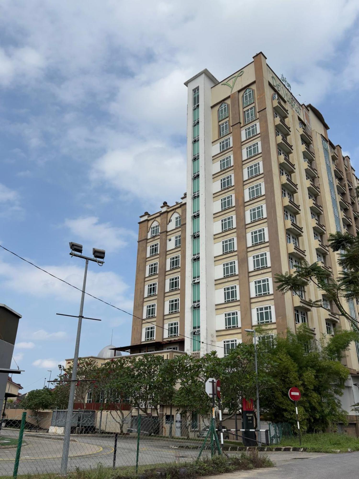 Private One Bedroom Viana Court Service Apartment 6 With Private Parking Kota Bharu Exterior photo